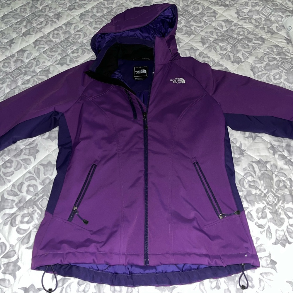 Women's The North Face winter jacket in purple! Waterproof!
